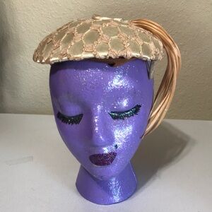 Vintage Women's Elegant Beige Half Hat/ Button/ Fascinator Hat. Good Condition.
